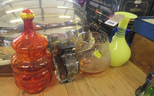 LIMITED EDITION HIGHLAND CATTLE GLASS VASE AND THREE OTHERS Image