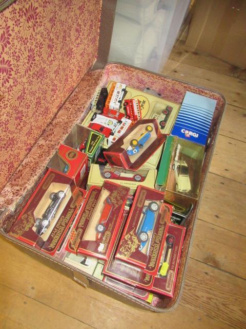 VINTAGE SUITCASE OF BOXED CORGI MATCHBOX AND OTHER DIECAST VEHICLES Image