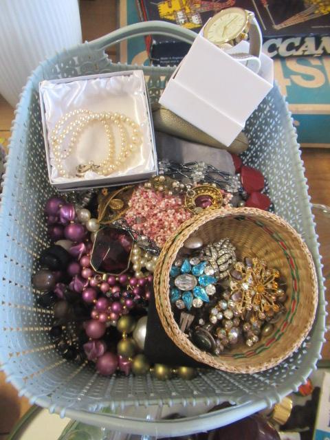 BASKET OF COSTUME JEWELLERY Image