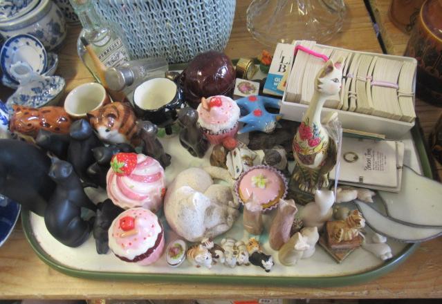 TRAY OF CAT ORNAMENTS ETC Image