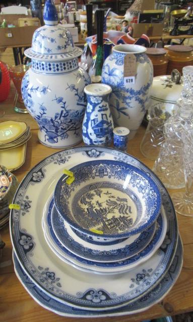 LARGE QUANTITY OF BLUE AND WHITE CERAMICS INCLUDING LARGE VASE Image