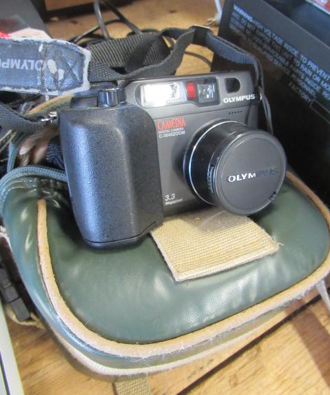 CASED DIGITAL CAMERA Image