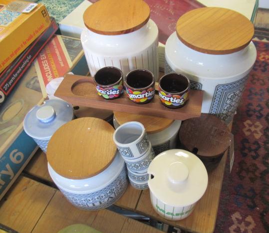 QUANTITY OF HORNSEA TAPESTRY PATTERN KITCHEN WARE Image