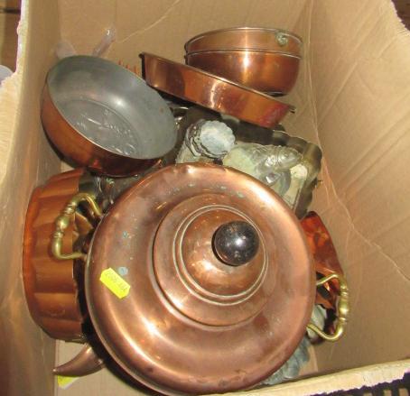 BOX OF COPPER KITCHENWARE AND A SAMOVAR Image