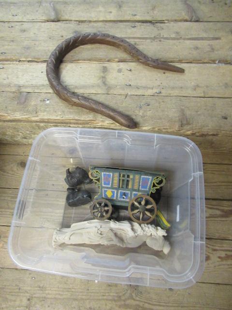 BOX OF MISCELLANEOUS ITEMS Image