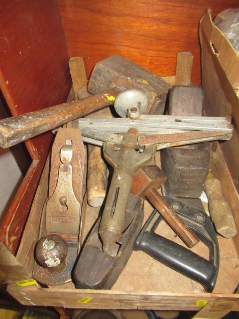 WOODEN CRATE OF ASSORTED TOOLS Image