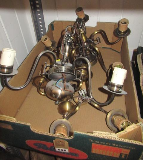 BOX OF WALL AND CEILING LIGHTS Image