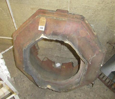 CASTLE TOP CHIMNEY POT Image