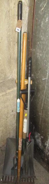 QUANTITY OF GARDEN TOOLS Image