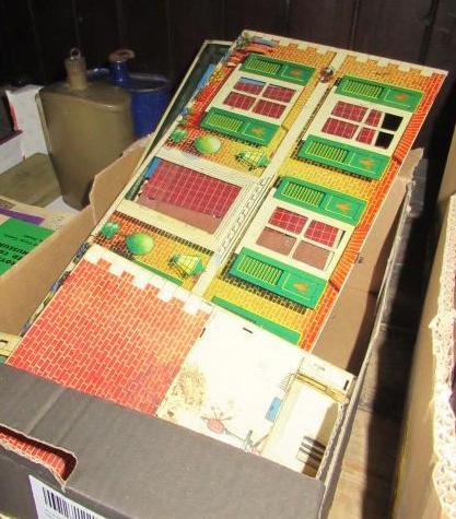 TIN PLATE DOLLS HOUSE Image