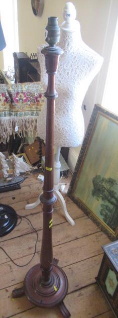 WOODEN STANDARD LAMP Image