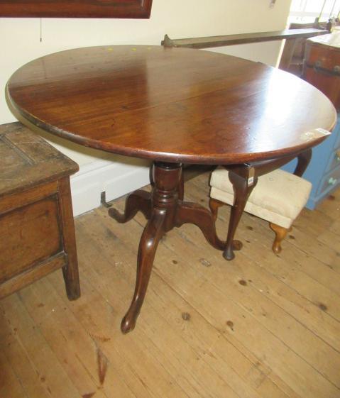 CIRCULAR OAK PEDESTAL TABLE Image