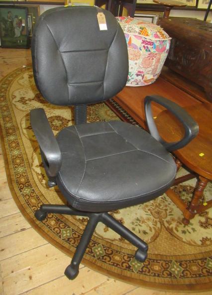 SWIVEL OFFICE CHAIR Image
