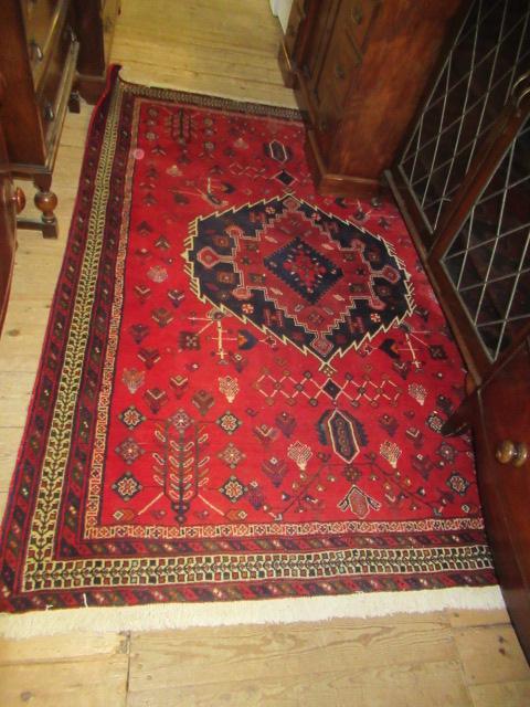 RED AND BLUE PATTERNED RUG Image