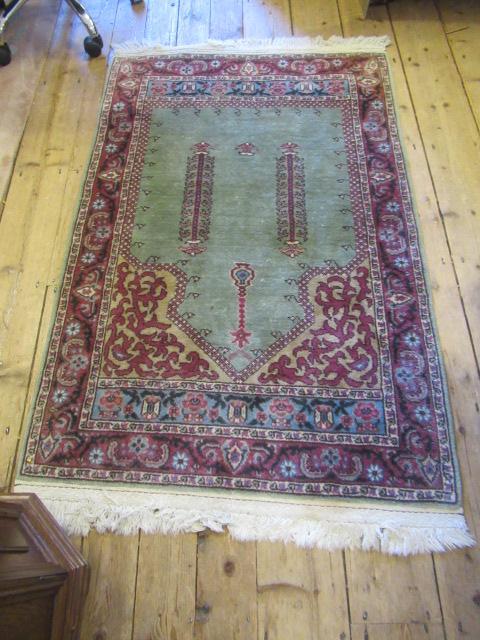 GREEN AND RED PATTERNED RUG Image