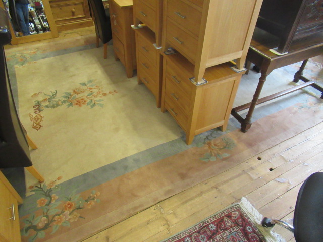 BEIGE AND CREAM RUG Image