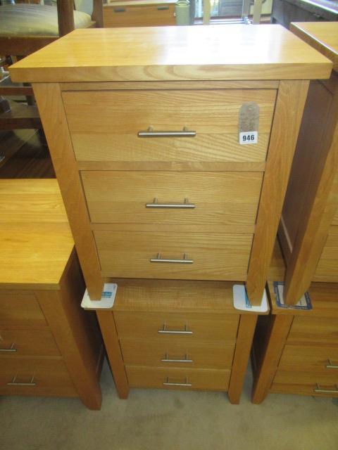 PAIR OF LIGHT OAK BEDSIDE CABINETS Image