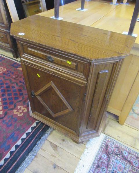 OAK CUPBOARD Image