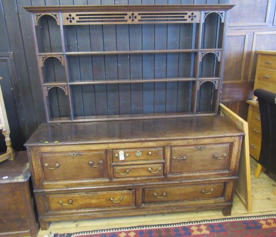 OAK DRESSER Image