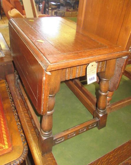 SMALL OAK DROP LEAF SIDE TABLE Image
