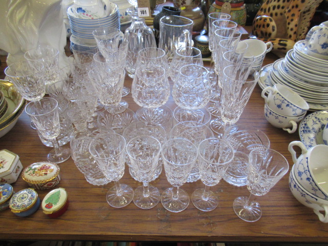 QUANTITY OF GLASS Image