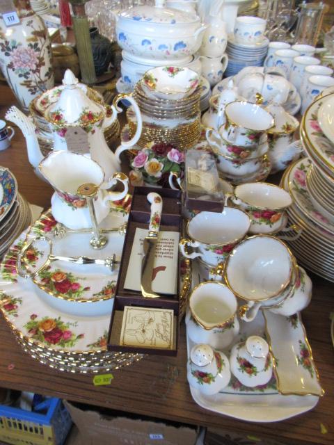 QUANTITY OF ROYAL ALBERT OLD COUNTRY ROSES TEAWARE Image