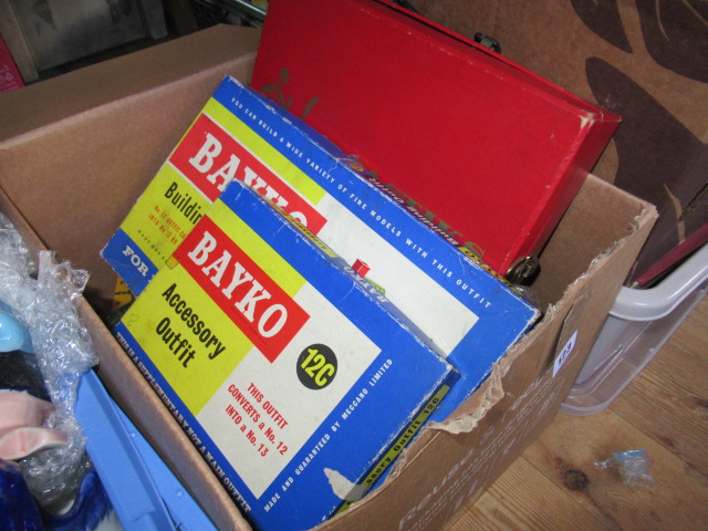 BOX OF MECCANO AND MANGASTICKS CONSTRUCTION TOYS ETC Image