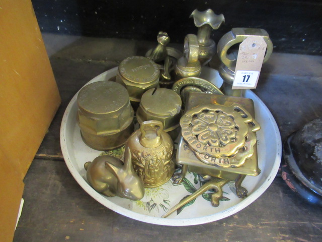 TRAY OF BRASS ITEMS Image