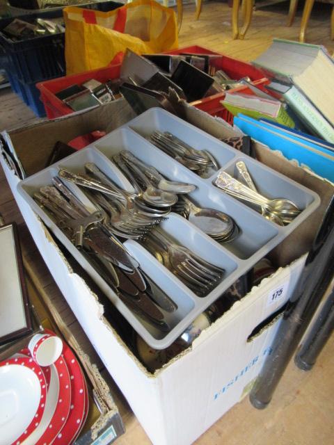 BOX OF MISCELLANEOUS ITEMS Image