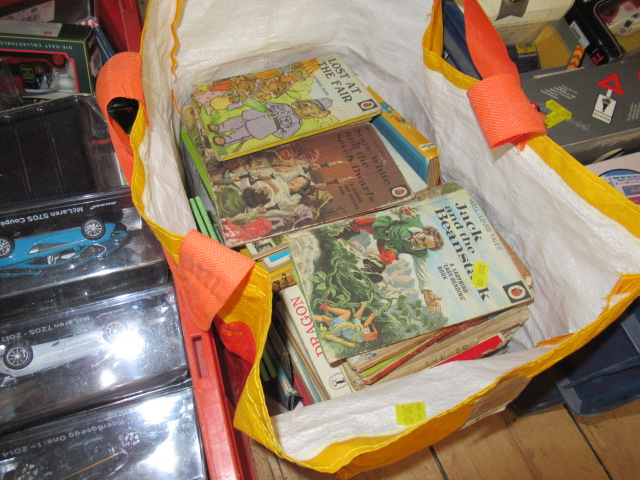 COLLECTION OF LADYBIRD AND OTHER CHILDRENS BOOKS Image