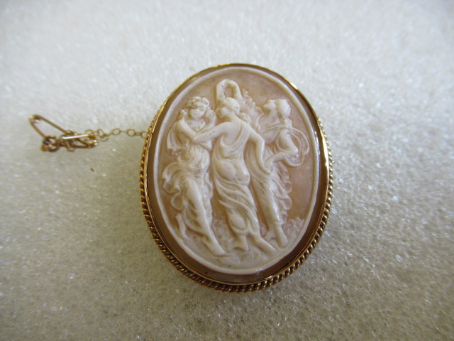 9CT GOLD CAMEO BROOCH Image