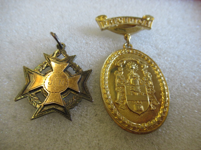 SILVER GILT PRECEPTER BADGE AND A SILVER AND GOLD FOB Image