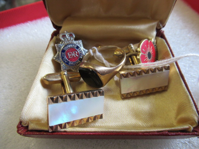 9CT GOLD RING CUFFLINKS AND BADGES Image