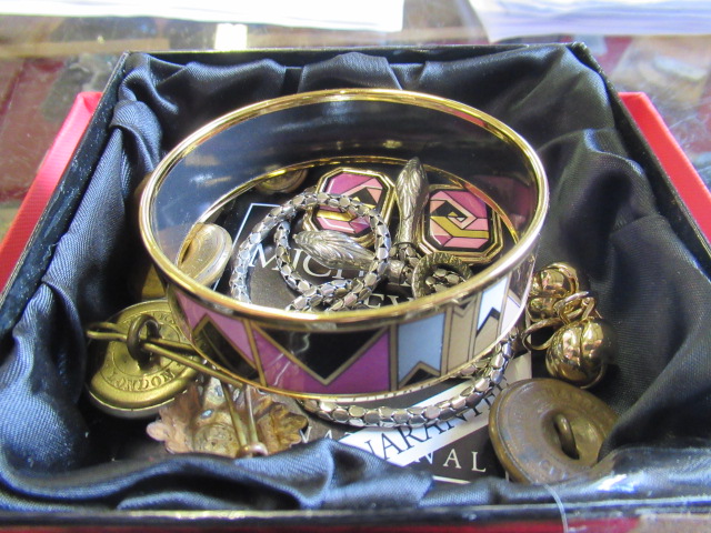 QUANTITY OF JEWELLERY Image