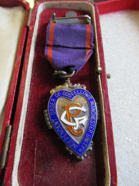 SILVER ODDFELLOWS MEDAL Image