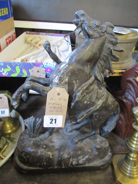 METAL HORSE ORNAMENT Image