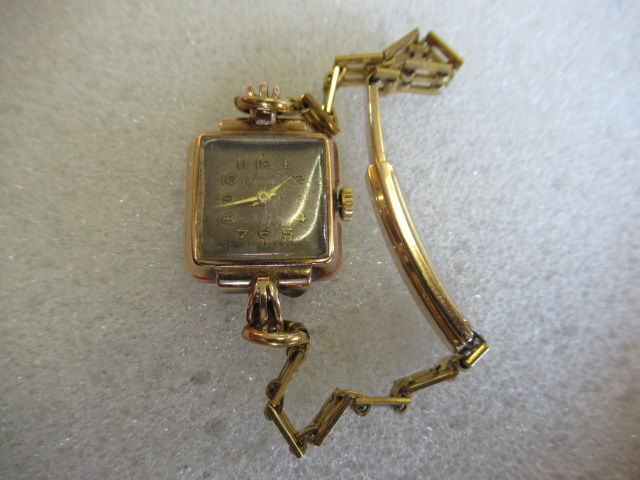 LADY'S GOLD CASED ACCURIST WRISTWATCH Image