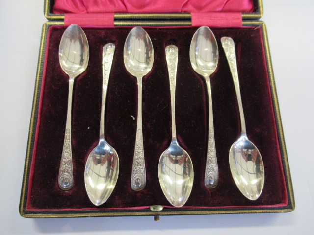 CASED SET OF SIX SILVER TEASPOONS Image