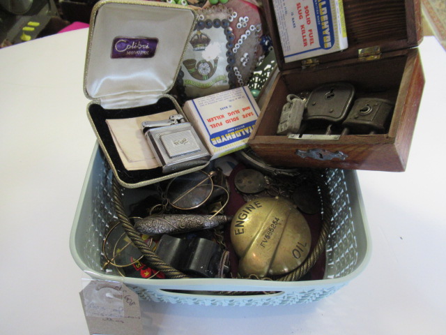 BOX OF MISCELLANEOUS ITEMS Image