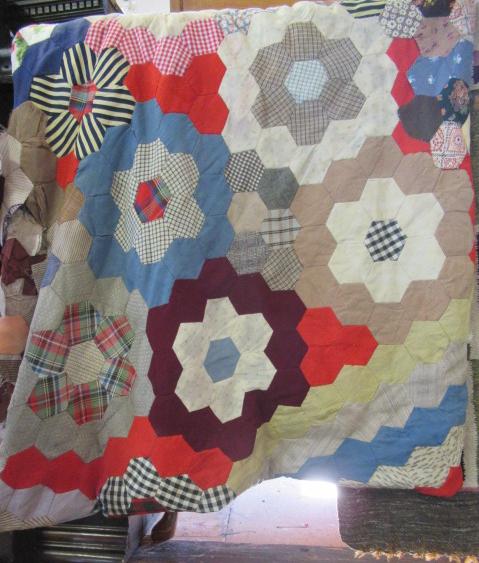 LARGE VINTAGE PATCHWORK QUILT Image
