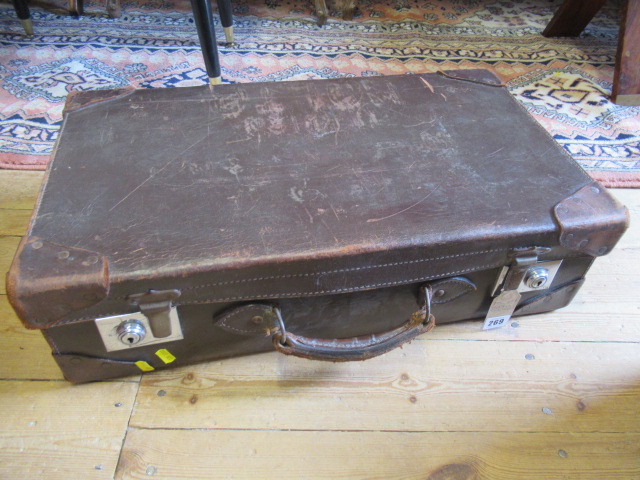 VINTAGE SUITCASE Image