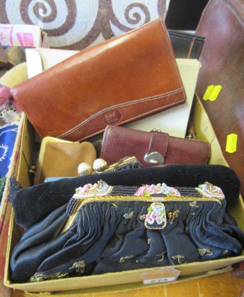 EVENING BAG AND PURSES Image