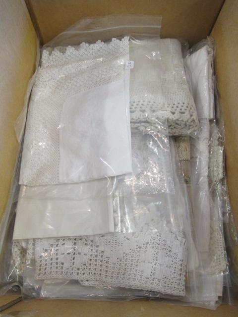 QUANTITY OF LACE TRIMMED LINEN Image