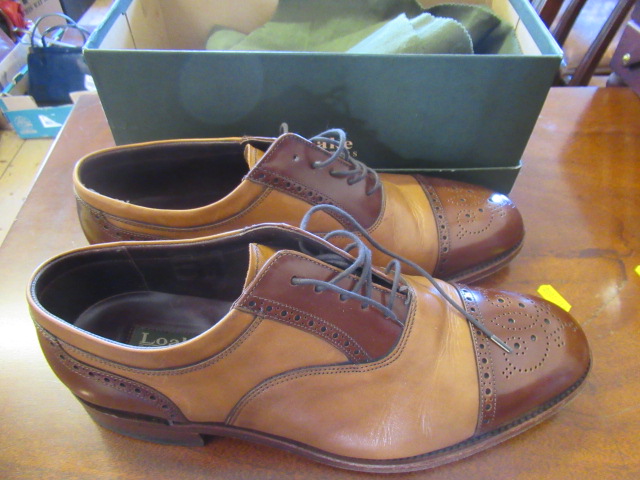 PAIR OF GENTS LOAKES BROGUES SIZE 11 Image