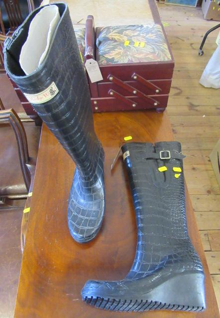 PAIR OF BLACK WEDGE WELLIES SIZE 5 Image