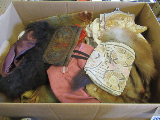 BOX OF VARIOUS ITEMS Image