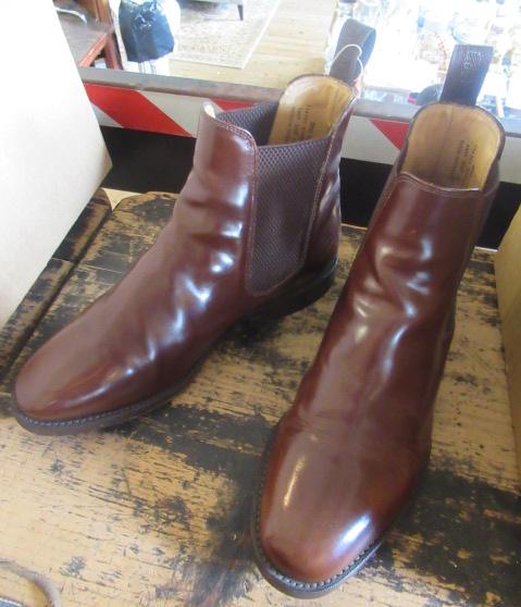 PAIR OF GENTS LOAKES BOOTS SIZE 8 Image