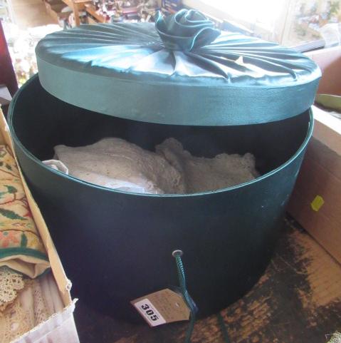 GREEN SATIN HAT BOX AND CONTENTS Image