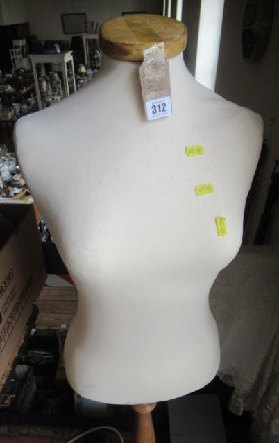 SHOP MANNEQUIN Image