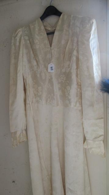 VINTAGE WEDDING DRESS AND VEIL Image